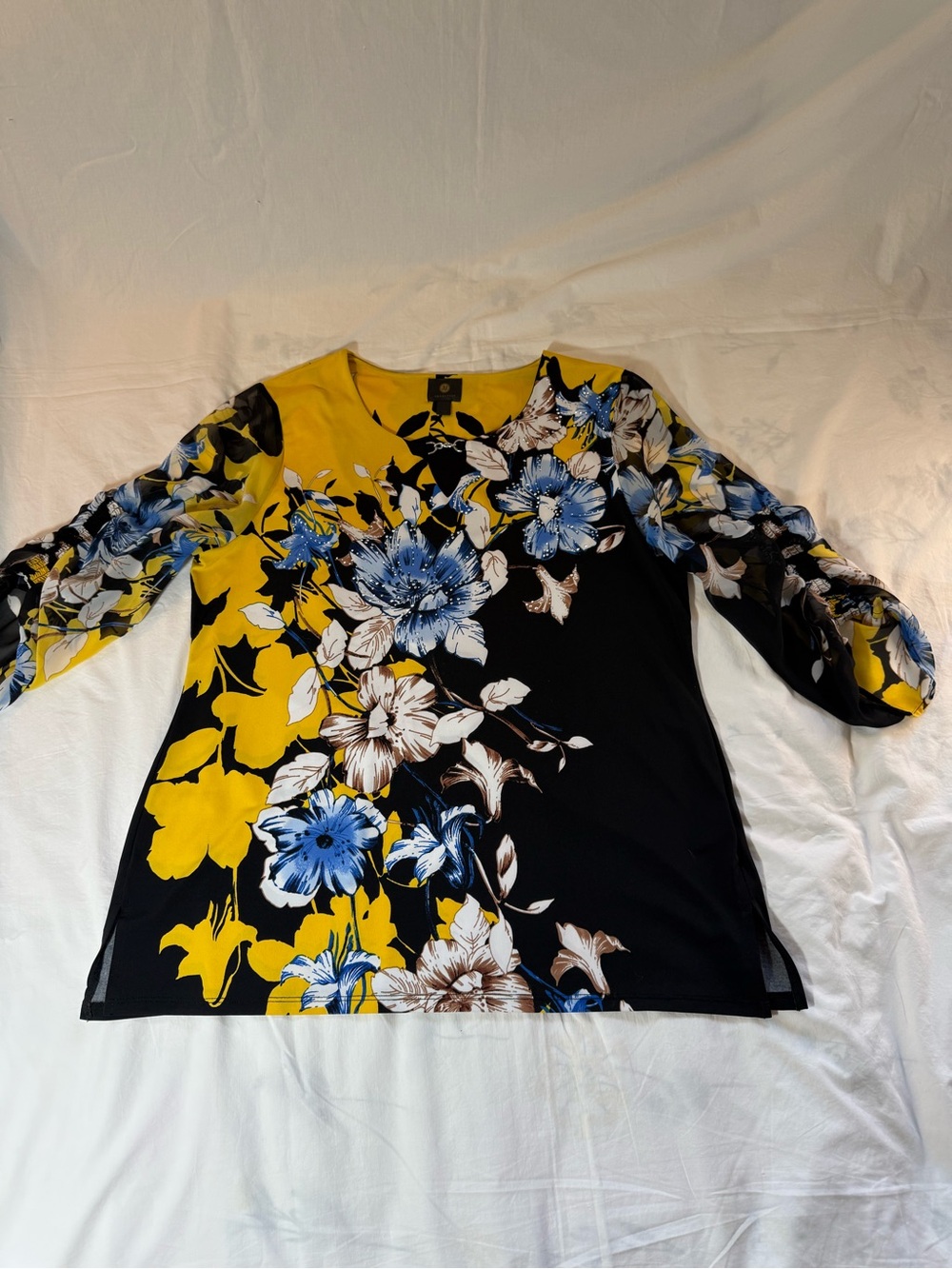 Floral V-Neck Women’s Top in Black and Yellow Large